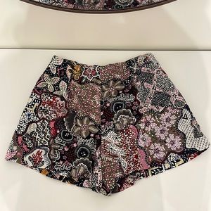 These shorts are size extra small from the loft.